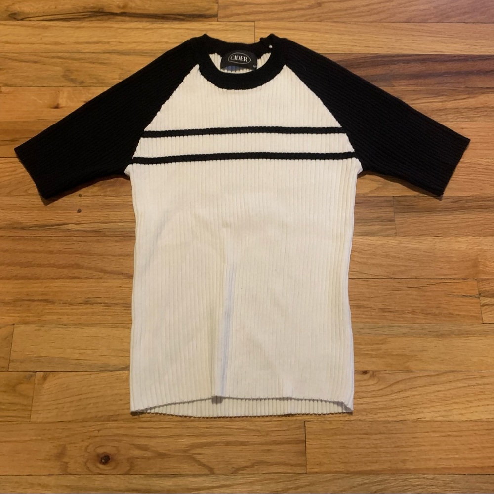 Cider Retro Sweater Tee 🖤 NWOT